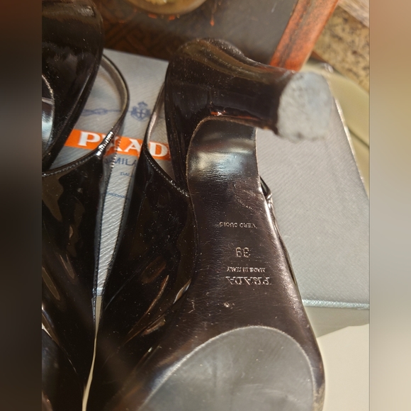 Mismatch! EUC Black Patent PRADA Slingback Embroidered Pumps 39 / 40 Adjustable - Picture 10 of 13